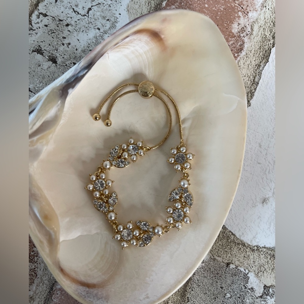 Gold-Tone Crystal & Imitation Pearl
Flower Slider Bracelet - Picture 10 of 12